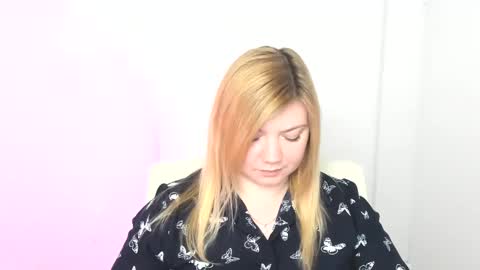 Snapshot of molly_moree chatting on 03-12-25, 01:19 Molly online show from 03-12-25, 01:19