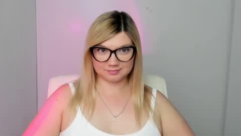 Snapshot of molly_moree chatting on 09-12-25, 11:32 Molly online show from 09-12-25, 11:32