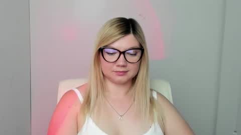 Snapshot of molly_moree chatting on 09-14-25, 11:42 Molly online show from 09-14-25, 11:42