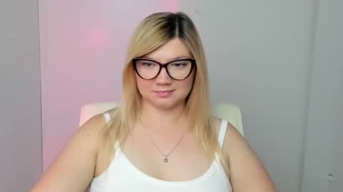 Snapshot of molly_moree chatting on 09-15-25, 11:32 Molly online show from 09-15-25, 11:32