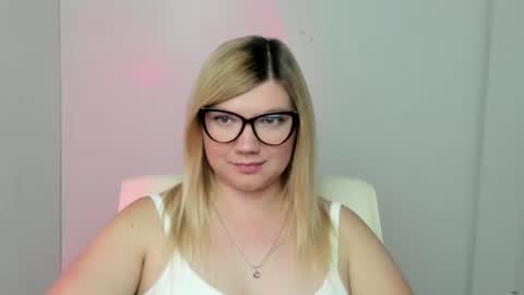 Snapshot of molly_moree chatting on 09-18-25, 11:56 Molly online show from 09-18-25, 11:56