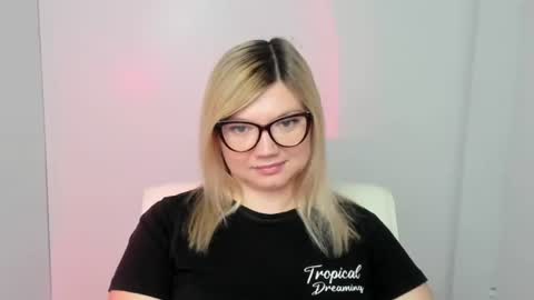 Snapshot of molly_moree chatting on 09-23-25, 06:05 Molly online show from 09-23-25, 06:05