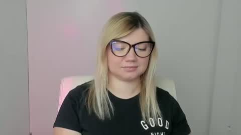 Snapshot of molly_moree chatting on 10-03-25, 11:51 Molly online show from 10-03-25, 11:51