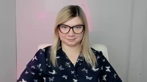 Snapshot of molly_moree chatting on 10-08-25, 06:16 Molly online show from 10-08-25, 06:16