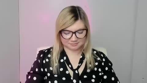 Snapshot of molly_moree chatting on 10-10-25, 08:19 Molly online show from 10-10-25, 08:19