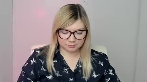 Snapshot of molly_moree chatting on 10-12-25, 12:26 Molly online show from 10-12-25, 12:26