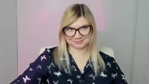 Snapshot of molly_moree chatting on 10-26-25, 12:55 Molly online show from 10-26-25, 12:55