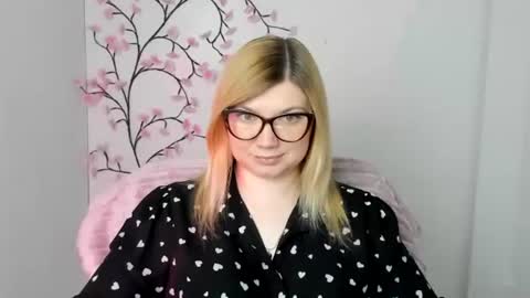 Molly online show from 05-11-26, 11:49