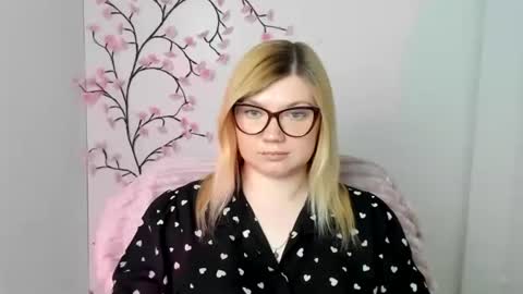 Molly online show from 05-11-26, 04:04