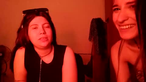 Snapshot of molly_popp chatting on 12-21-24, 05:03 Molly Pop online show from 12-21-24, 05:03