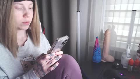 I have new photos come and see with love Molly online show from 01-25-25, 07:17