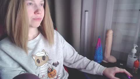 I have new photos come and see with love Molly online show from 01-28-25, 06:38