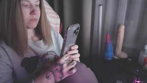 I have new photos come and see with love Molly online show from 01-28-25, 04:41