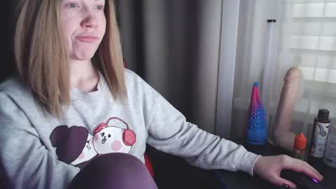 I have new photos come and see with love Molly online show from 02-11-25, 07:44