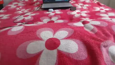 Snapshot of mollyandbra chatting on 12-21-25, 07:10 Molly And Brad online show from 12-21-25, 07:10