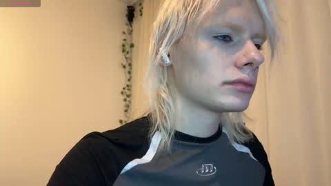 mollychloe online show from 11-19-25, 09:48