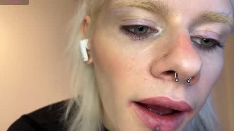 mollychloe online show from 11-20-25, 06:29