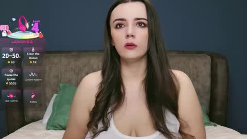 Snapshot of mollygreens chatting on 10-30-25, 01:45 Molly online show from 10-30-25, 01:45