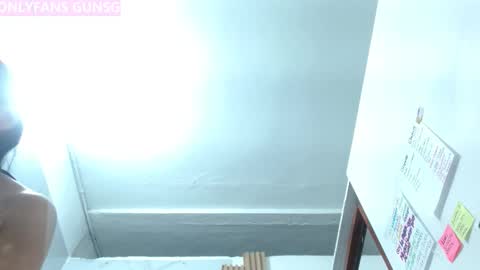  MOLLY  GUNSG online show from 10-15-25, 08:31