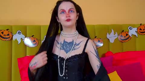 Molly online show from 10-29-25, 07:04