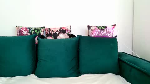 Molly online show from 09-19-25, 06:04