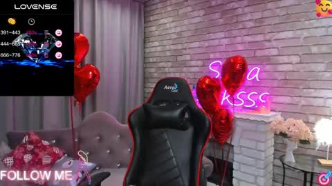 Snapshot of mollynay chatting on 02-15-25, 12:15 hi im Molly heregreat boobs big heart warm pussy online show from 02-15-25, 12:15