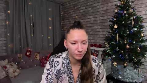 hi im Molly heregreat boobs big heart  warm pussy  online show from 12-17-25, 01:00