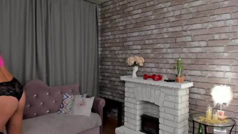 hi im Molly heregreat boobs big heart  warm pussy  online show from 05-19-26, 12:05