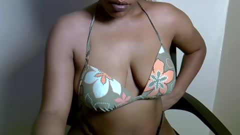 Snapshot of mollynebony chatting on 03-31-26, 07:42 mollyn online show from 03-31-26, 07:42