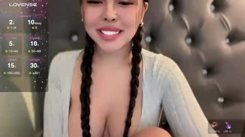 Snapshot of mollysky_smith chatting on 10-31-25, 04:57 molly online show from 10-31-25, 04:57