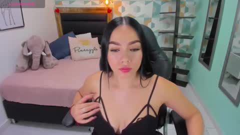 Snapshot of mollyspencer1 chatting on 10-11-25, 07:12 MOLLY online show from 10-11-25, 07:12