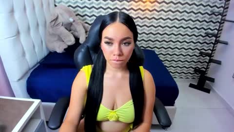 Snapshot of mollyspencer1 chatting on 10-25-25, 07:08 MOLLY online show from 10-25-25, 07:08