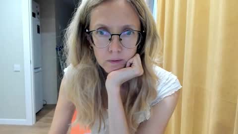 Snapshot of mollystory chatting on 10-09-25, 05:38 AngelMomm online show from 10-09-25, 05:38