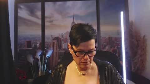 Snapshot of mollysun chatting on 09-22-25, 05:59 MollySun Nina Randmann online show from 09-22-25, 05:59