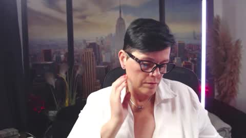 Snapshot of mollysun chatting on 09-23-25, 05:38 MollySun Nina Randmann online show from 09-23-25, 05:38