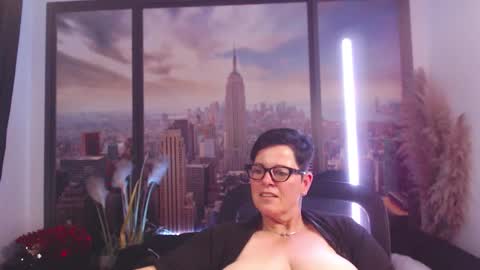 Snapshot of mollysun chatting on 09-30-25, 04:23 MollySun Nina Randmann online show from 09-30-25, 04:23