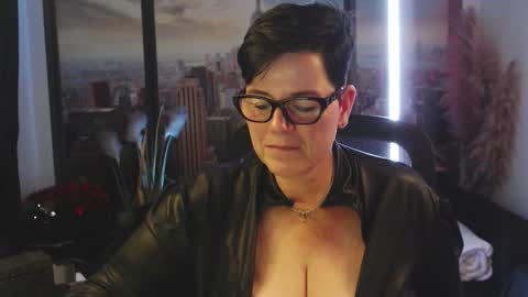 Snapshot of mollysun chatting on 10-02-25, 06:37 MollySun Nina Randmann online show from 10-02-25, 06:37