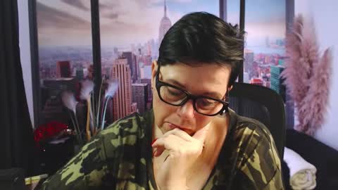 Snapshot of mollysun chatting on 10-13-25, 05:13 MollySun Nina Randmann online show from 10-13-25, 05:13