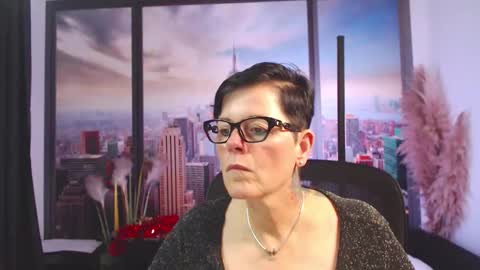 Snapshot of mollysun chatting on 10-16-25, 04:30 MollySun Nina Randmann online show from 10-16-25, 04:30