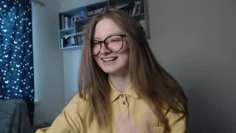 Snapshot of mollytucker chatting on 03-08-25, 12:20 mollytucker online show from 03-08-25, 12:20