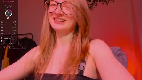 Snapshot of mollytucker chatting on 10-28-25, 03:25 mollytucker online show from 10-28-25, 03:25