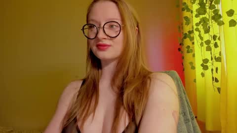 Snapshot of mollytucker chatting on 05-11-26, 02:12 mollytucker online show from 05-11-26, 02:12