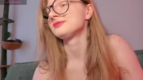 Snapshot of mollytucker chatting on 07-10-26, 02:19 mollytucker online show from 07-10-26, 02:19