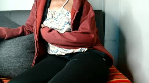 Snapshot of mollyxxxarial chatting on 06-18-26, 09:14 Molly online show from 06-18-26, 09:14