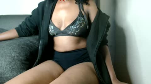 Snapshot of mollyxxxarial chatting on 06-19-26, 02:21 Molly online show from 06-19-26, 02:21