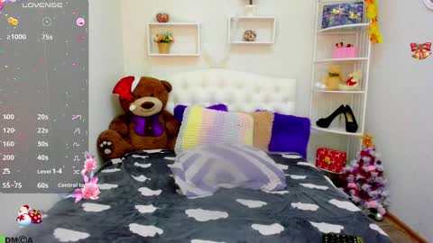 Snapshot of mollyyy_ chatting on 12-23-24, 10:10 Molly My schedule this week MondayTuesdayThursdaySaturdaySunday online show from 12-23-24, 10:10