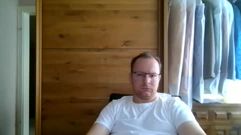 Snapshot of molnarzsolt chatting on 10-29-25, 09:22 molnarzsolt online show from 10-29-25, 09:22