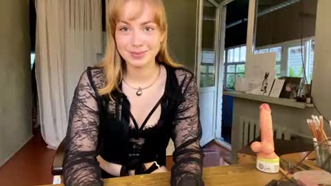 Snapshot of molyangel chatting on 06-26-26, 04:55 Oksana online show from 06-26-26, 04:55