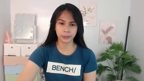 Snapshot of momi_khem019 chatting on 09-14-25, 05:50 MOMIKHEM online show from 09-14-25, 05:50