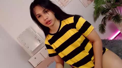 Snapshot of momi_khem019 chatting on 09-22-25, 07:10 MOMIKHEM online show from 09-22-25, 07:10